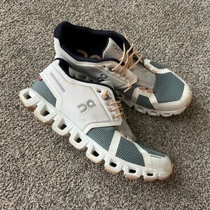 On Running Cloud 5 White and teal Sneakers